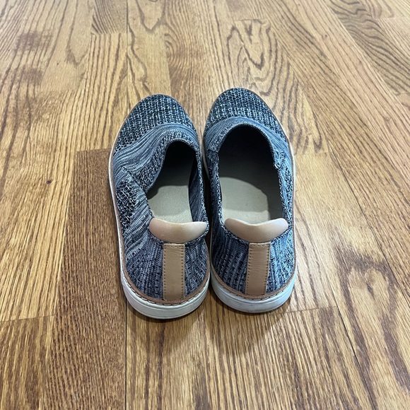 Ugg Sammy Slip on Sneakers size 8.5 - Picture 2 of 4